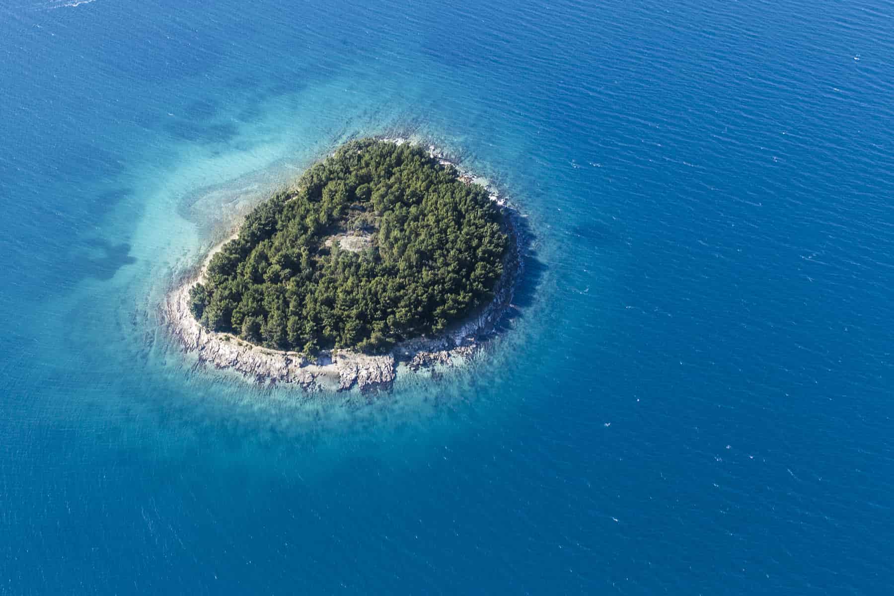 10 photos to inspire adventure travel in Croatia Island and clear sea